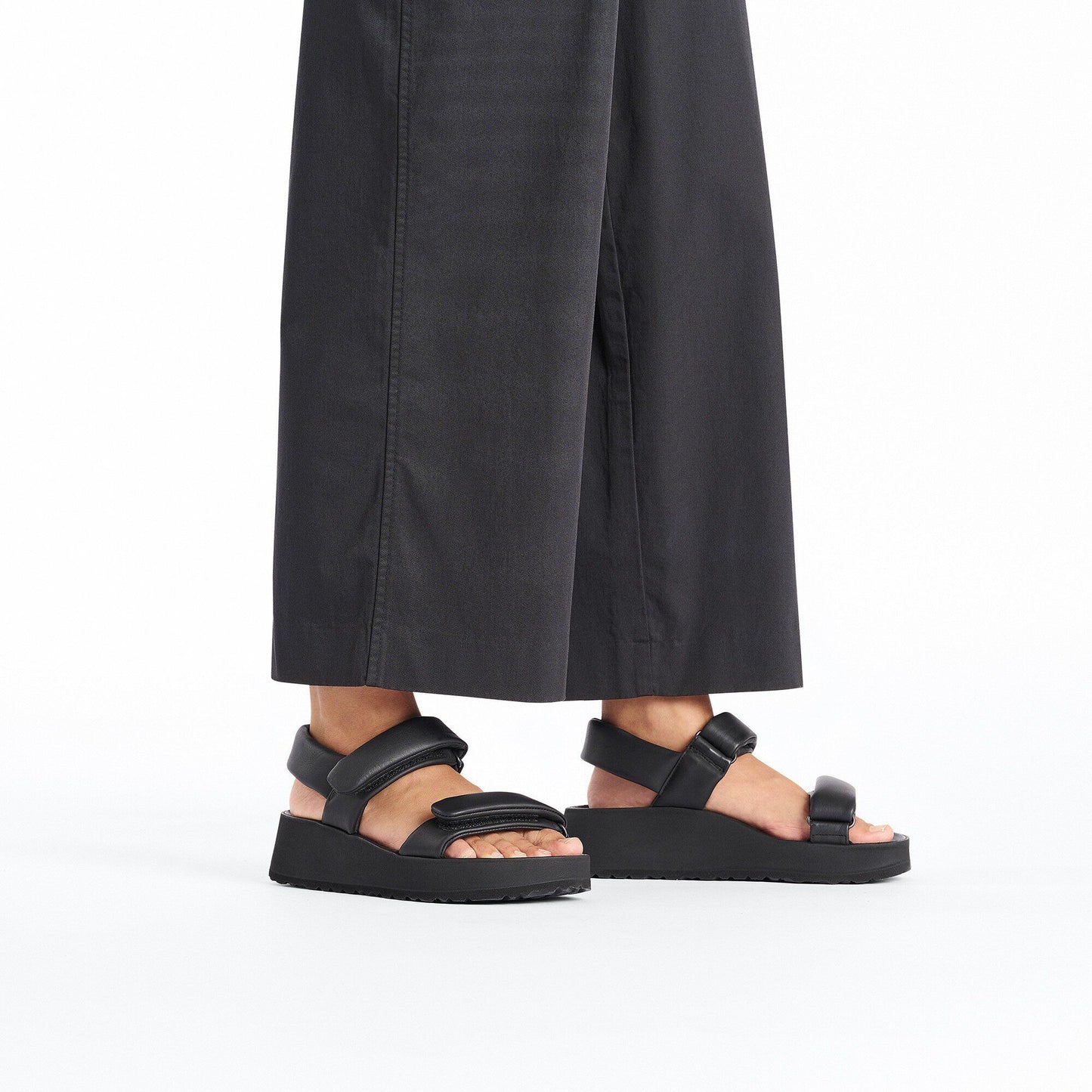Theda | Leather | Black