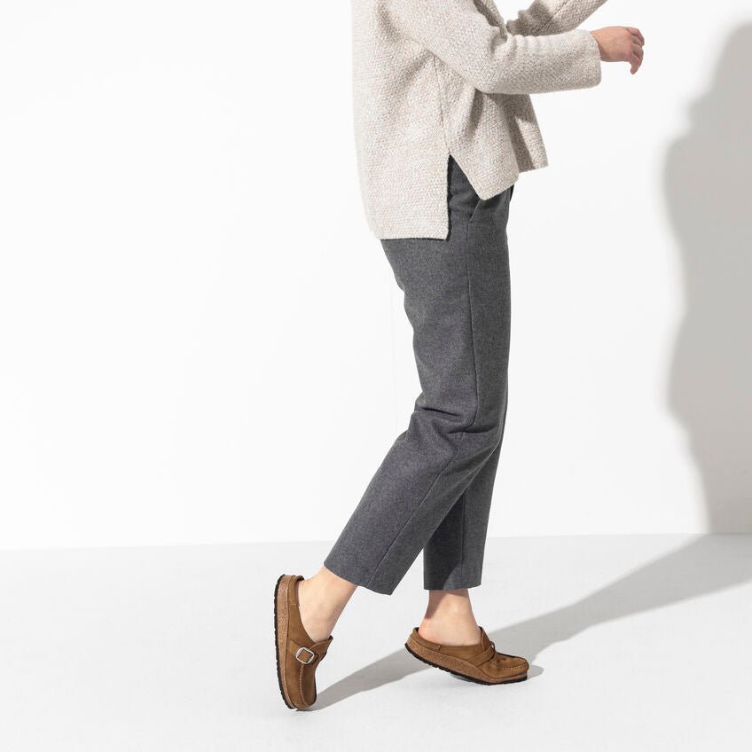 Buckley Round Buckle | Suede | Tea - Clog - Birkenstock