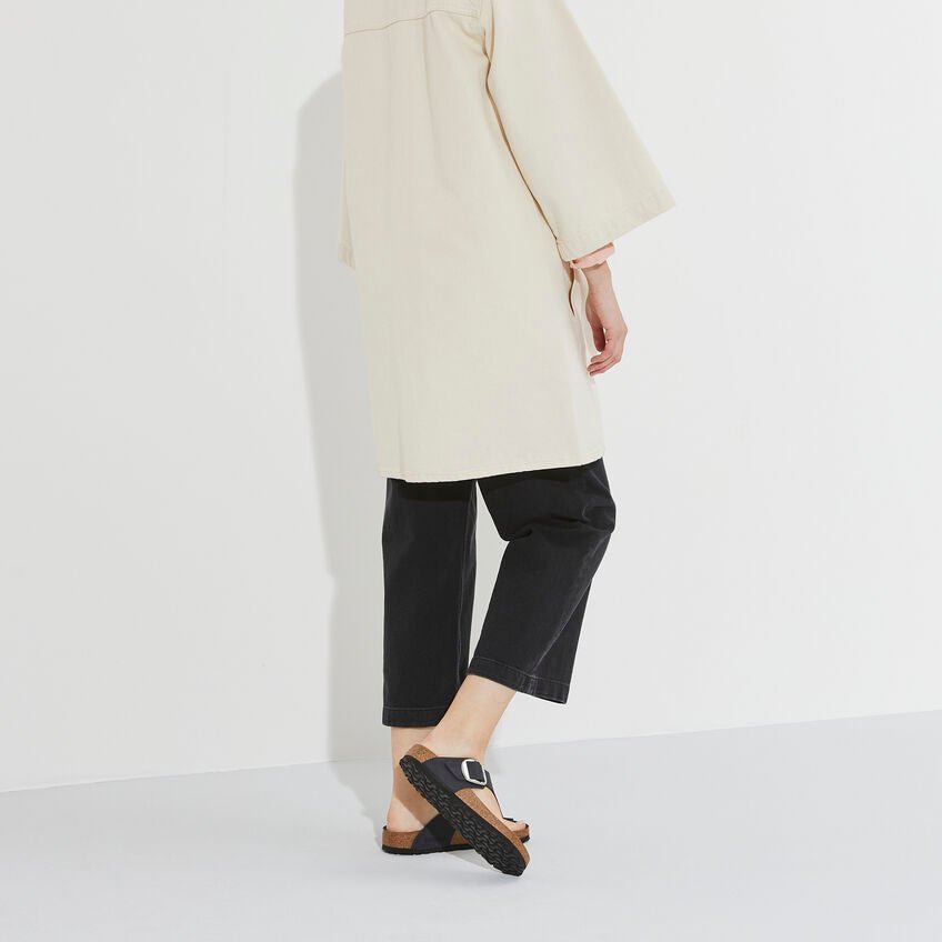 Gizeh Big Buckle | Oiled Leather | Black - Sandals - Birkenstock