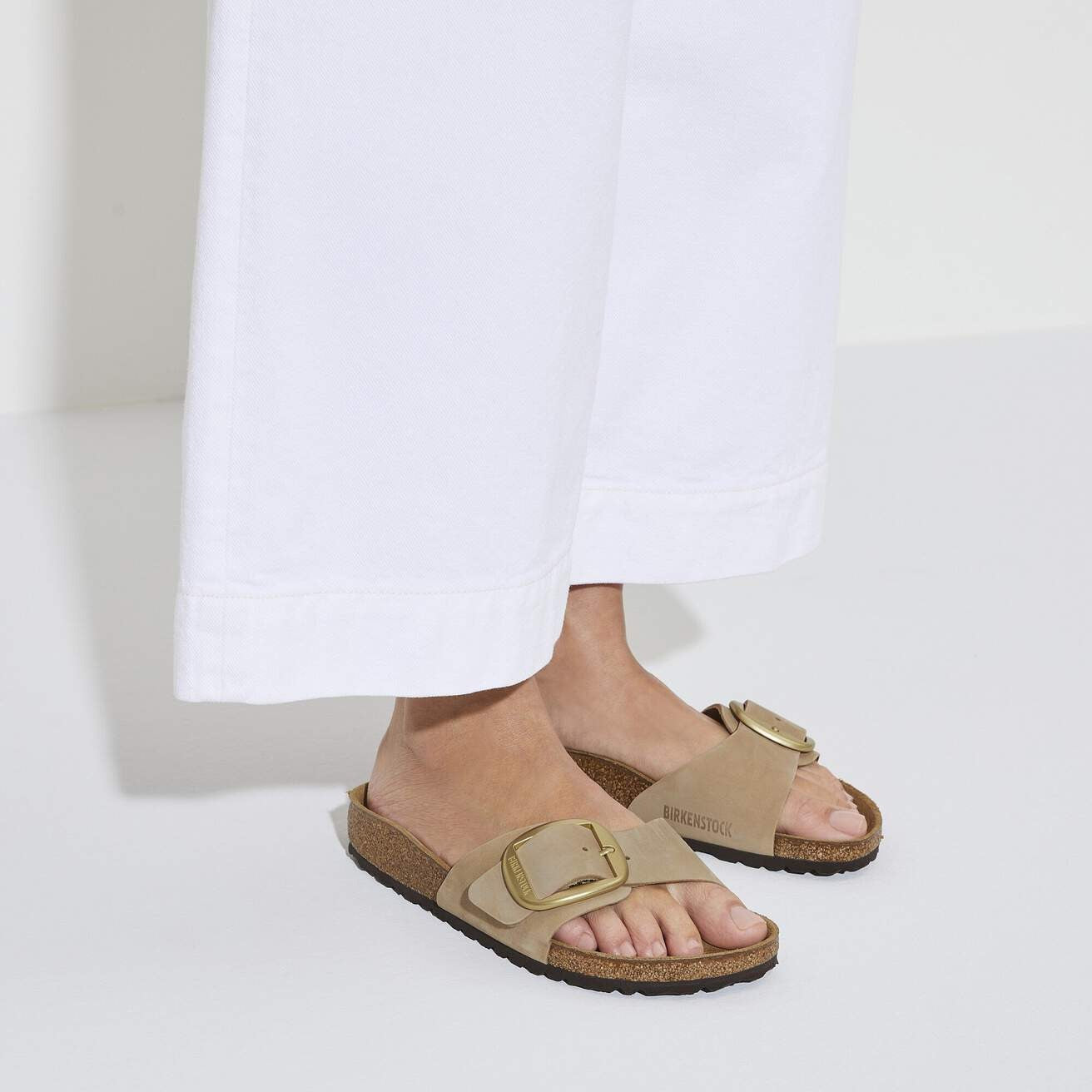 Madrid Big Buckle | Nubuck | Sandcastle