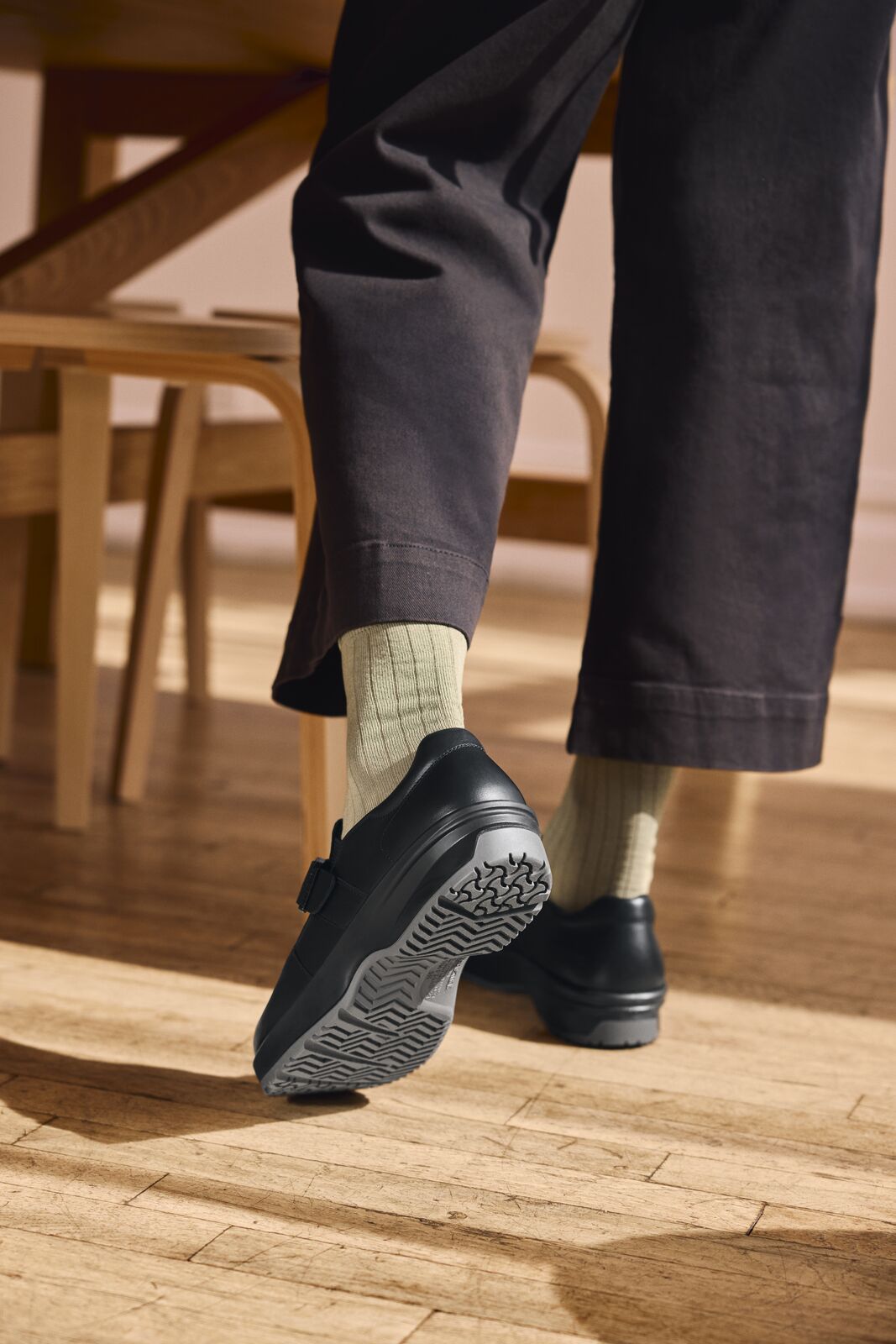 Caris Pro | Leather | Black | Birkenstock Midtown