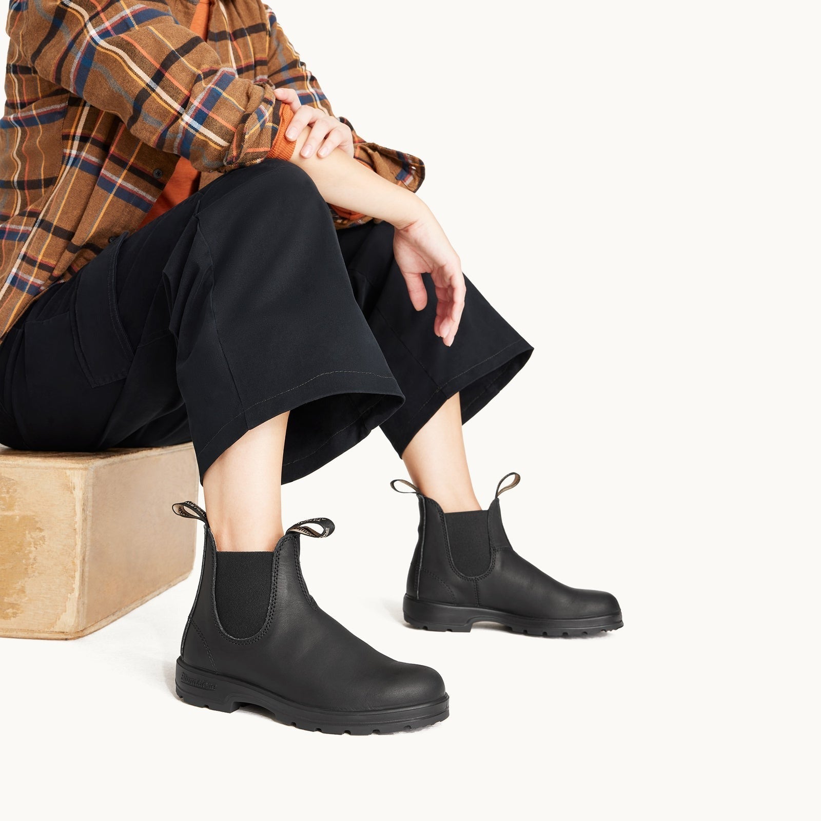 Classic 550 Chelsea Boot 558 | Leather | Voltan Black - Boot - BLUNDSTONE
