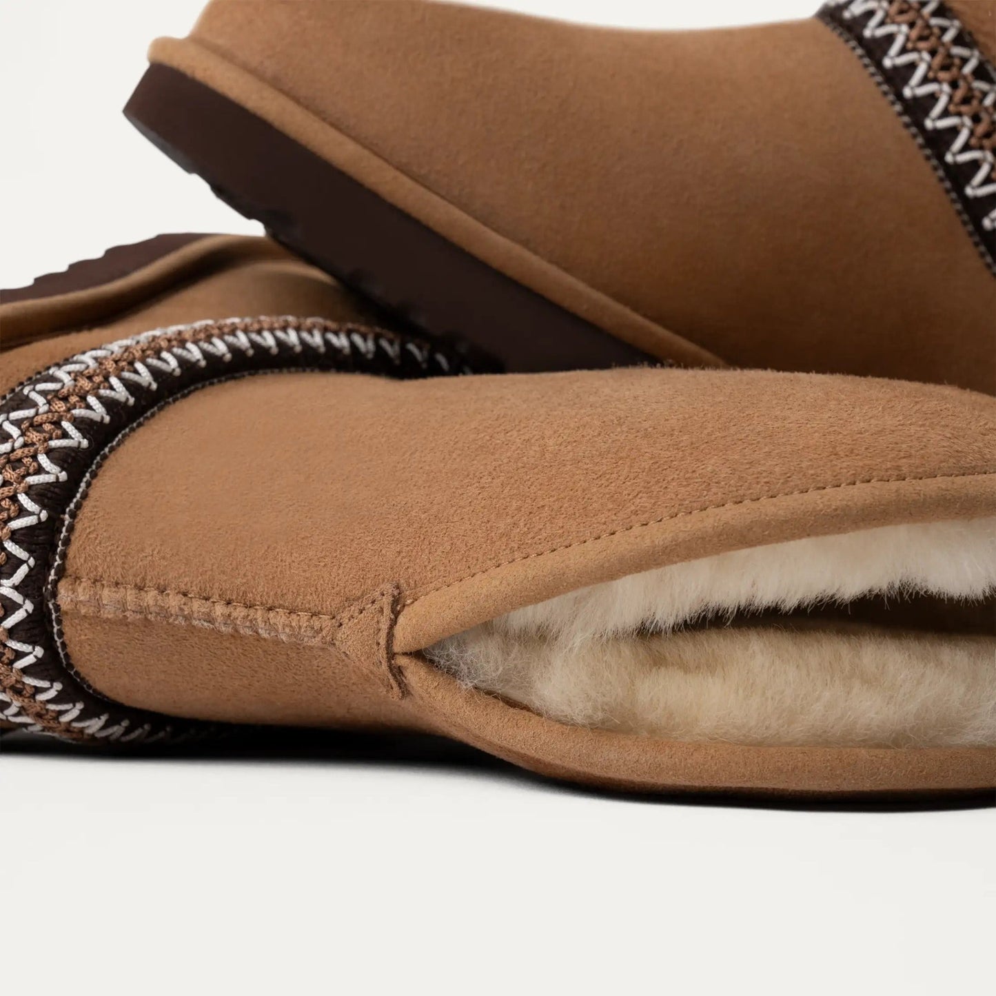 Classic Short Crescent | Women | Suede/Sheepskin | Chestnut - Boot - UGG