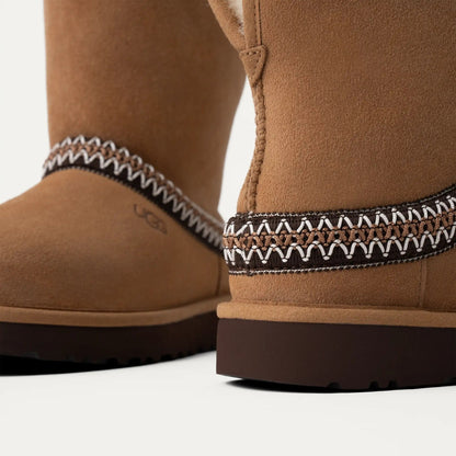 Classic Short Crescent | Women | Suede/Sheepskin | Chestnut - Boot - UGG