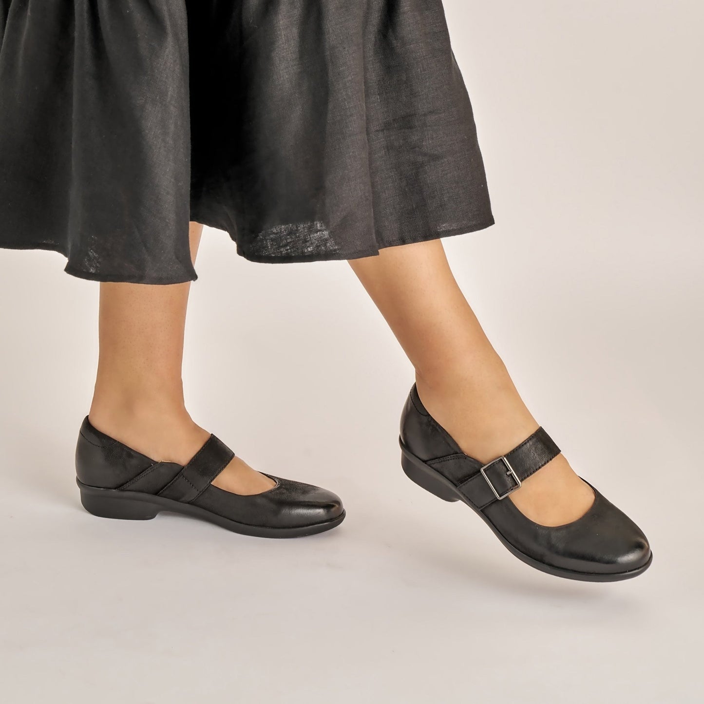 Collette | Burnished Nubuck | Black - Pump - Dansko