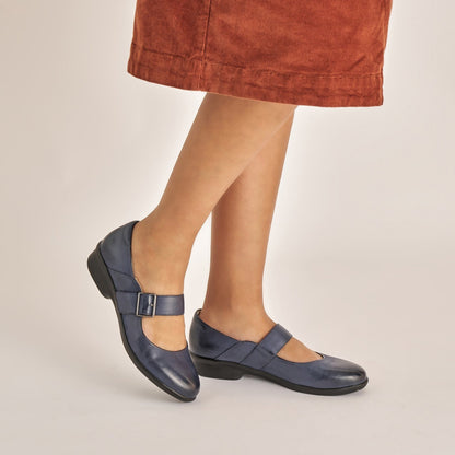Collette | Burnished Nubuck | Navy - Pump - Dansko