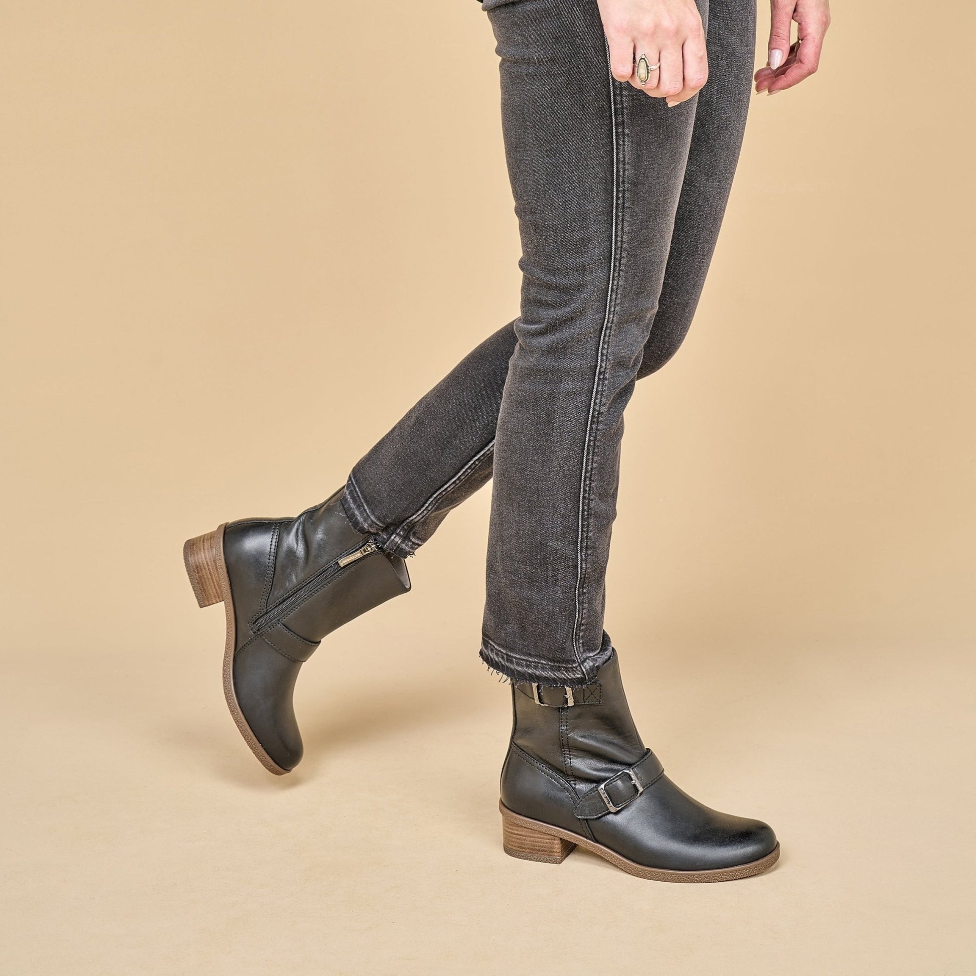 Delphine | Waterproof | Burnished Leather | Black - Boot - Dansko