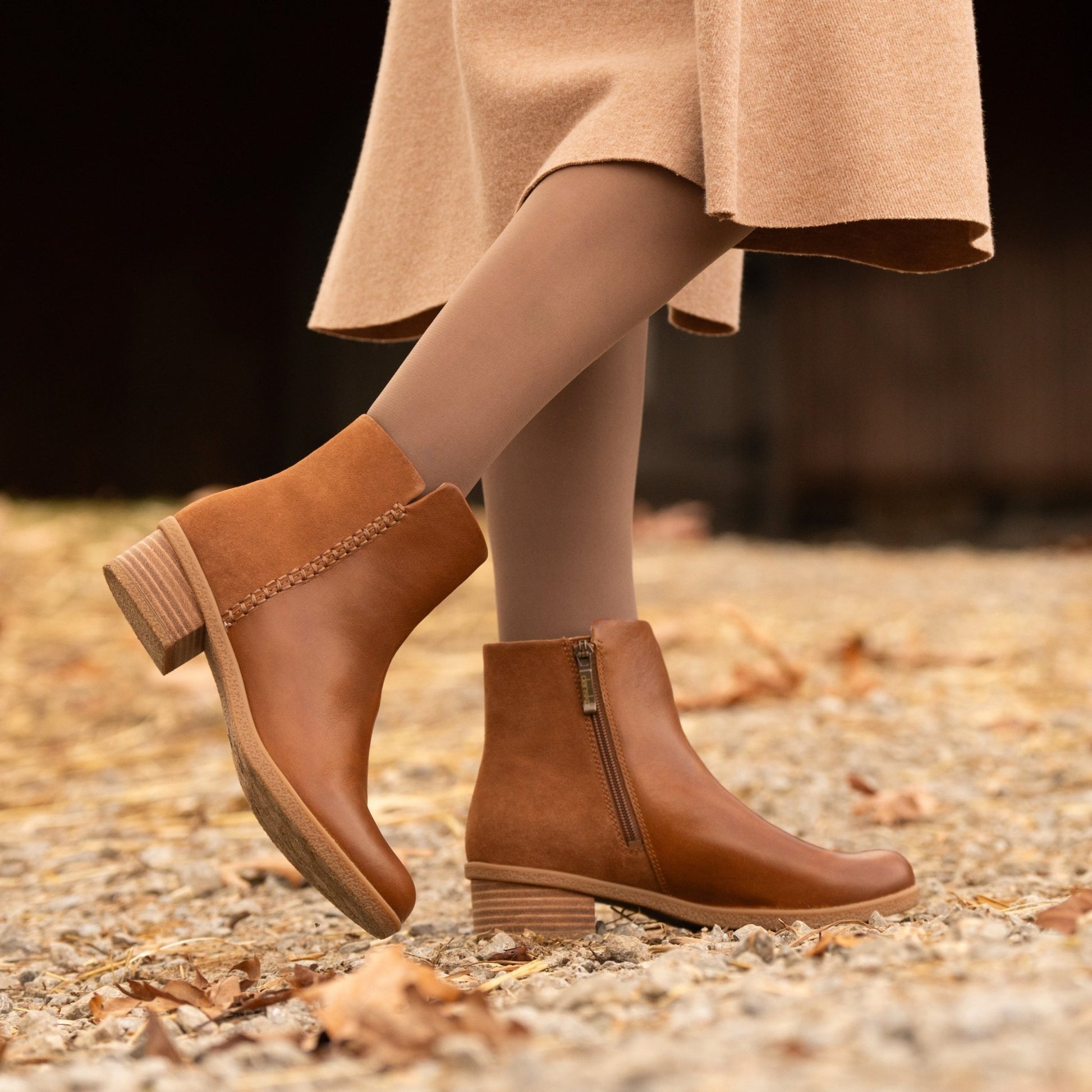 Denay | Waterproof | Suede/Milled | Saddle - Boot - Dansko