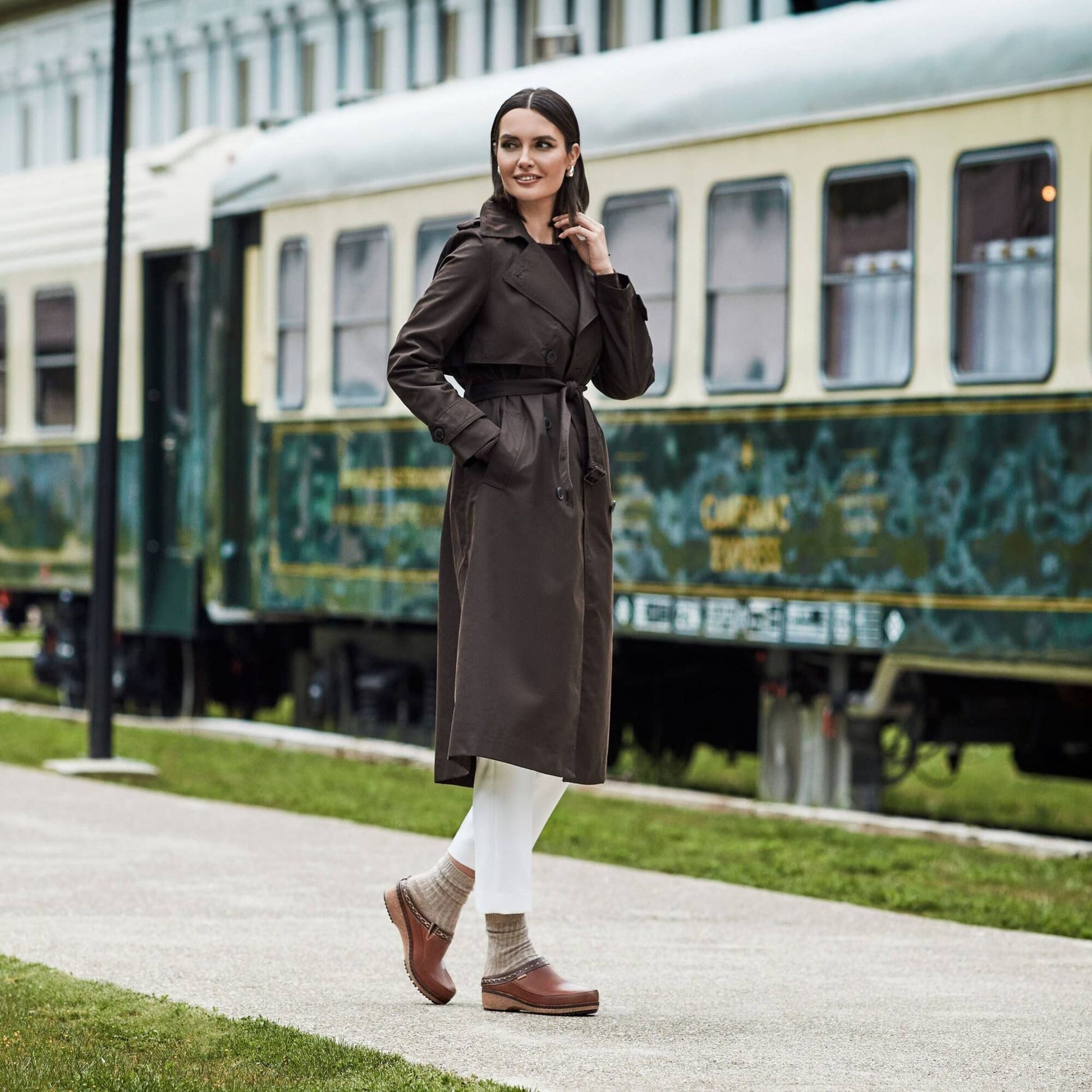 Granada Stitch Clog | Leather | Cuero - clog - Pikolinos