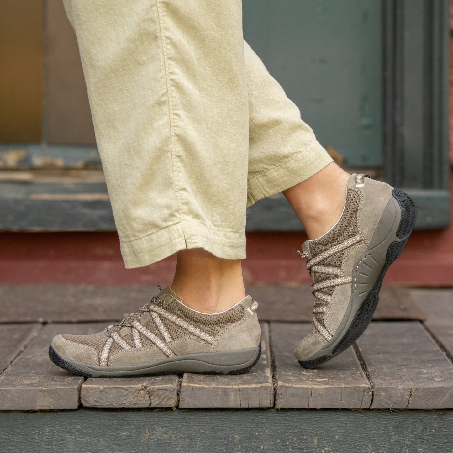 Harlyn | Suede | Walnut - shoe - Dansko