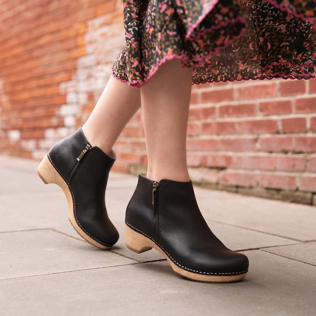 Lizanne | Oiled Pull Up | Black - Boot - Dansko