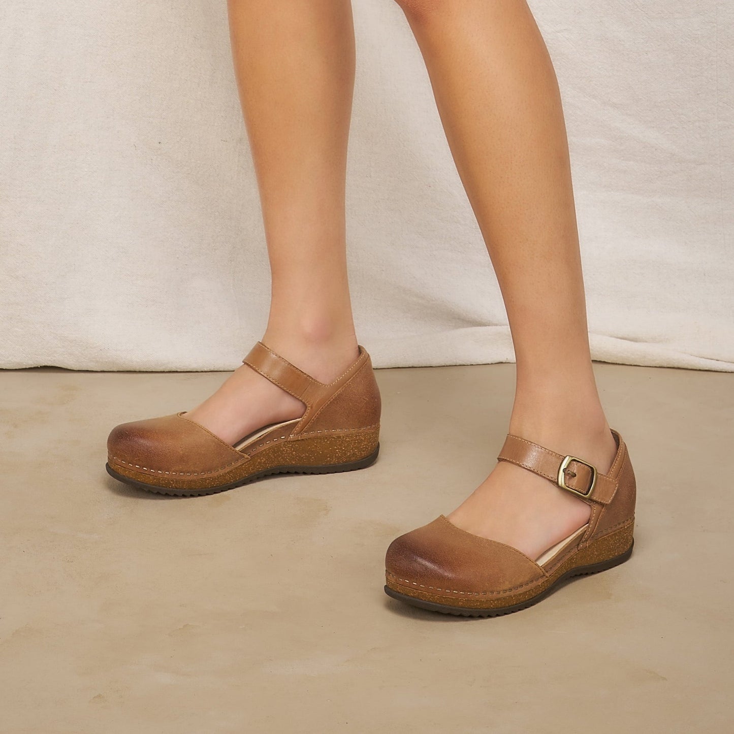 Mae | Burnished Suede | Tan - shoe - Dansko