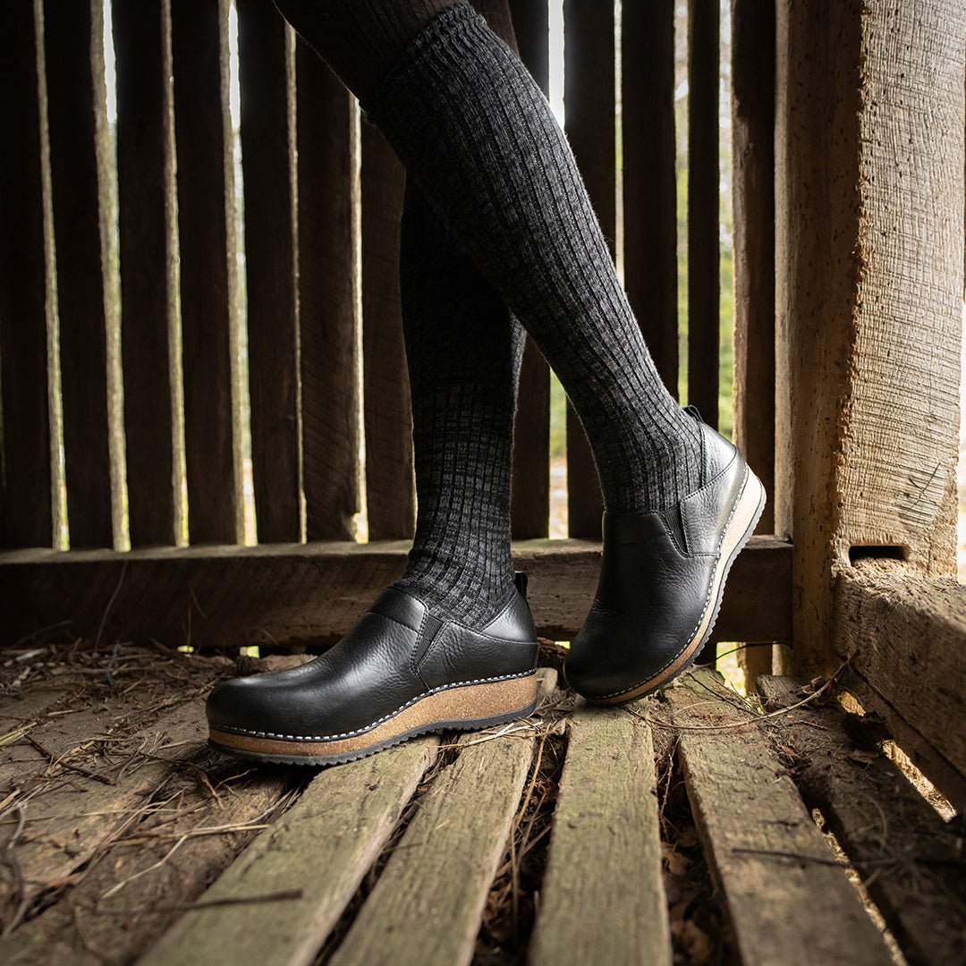 Meara | Waxy Milled | Black - Shoe - Dansko