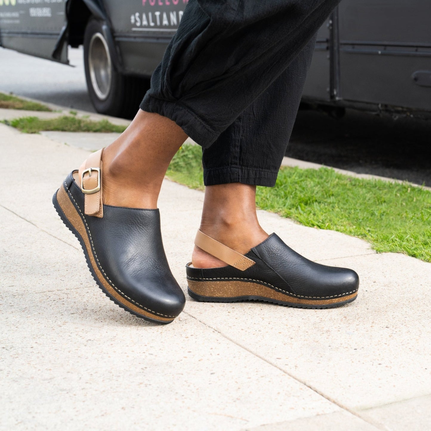 Merrin | Waxy Milled | Black - clog - Dansko