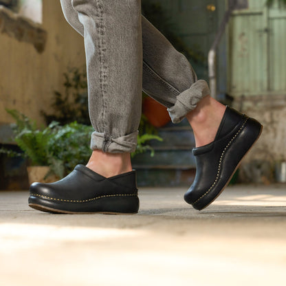 Platform Pro | Burnished Nubuck | Black - clog - Dansko