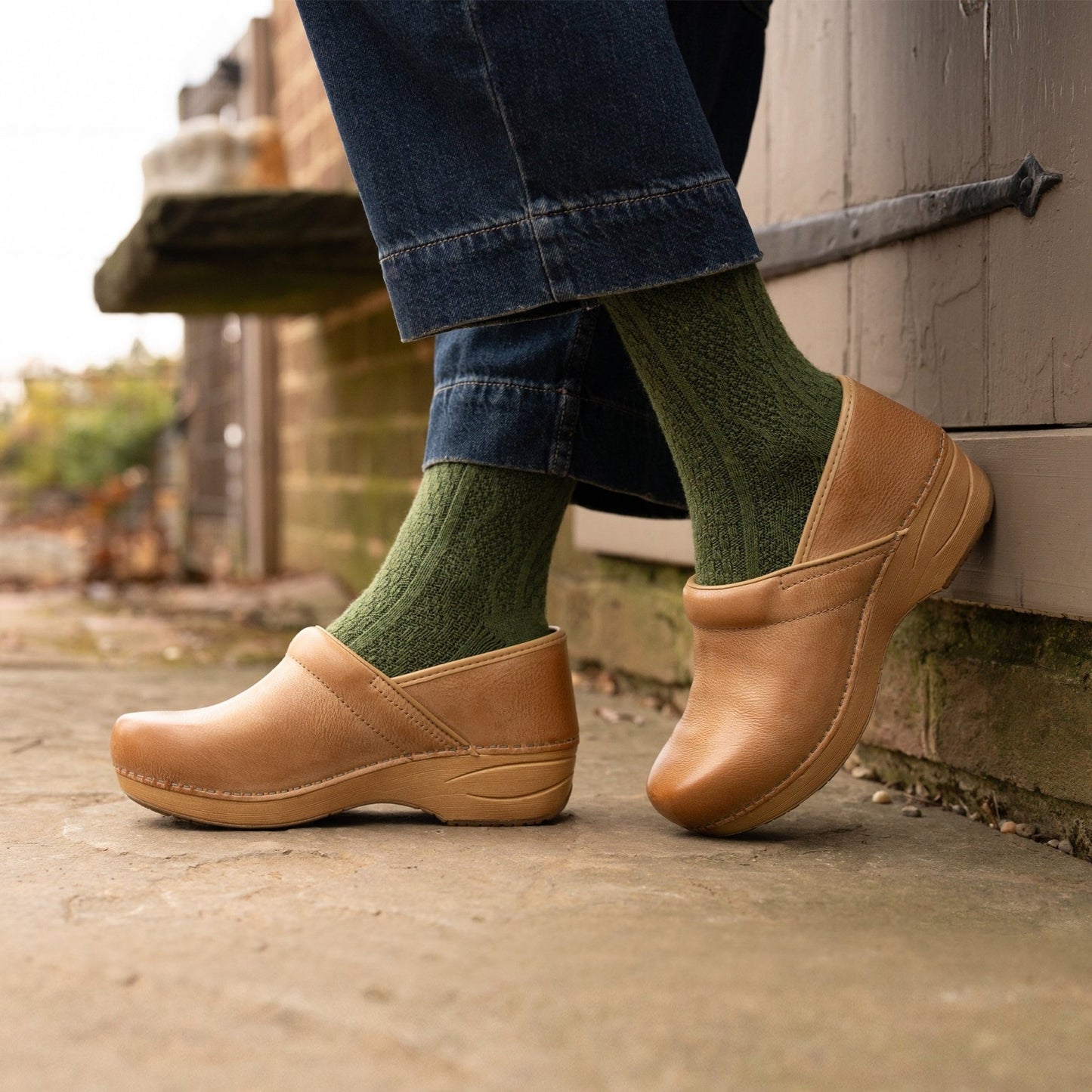 Pro XP 2.0 | Distressed Leather | Honey - clog - Dansko