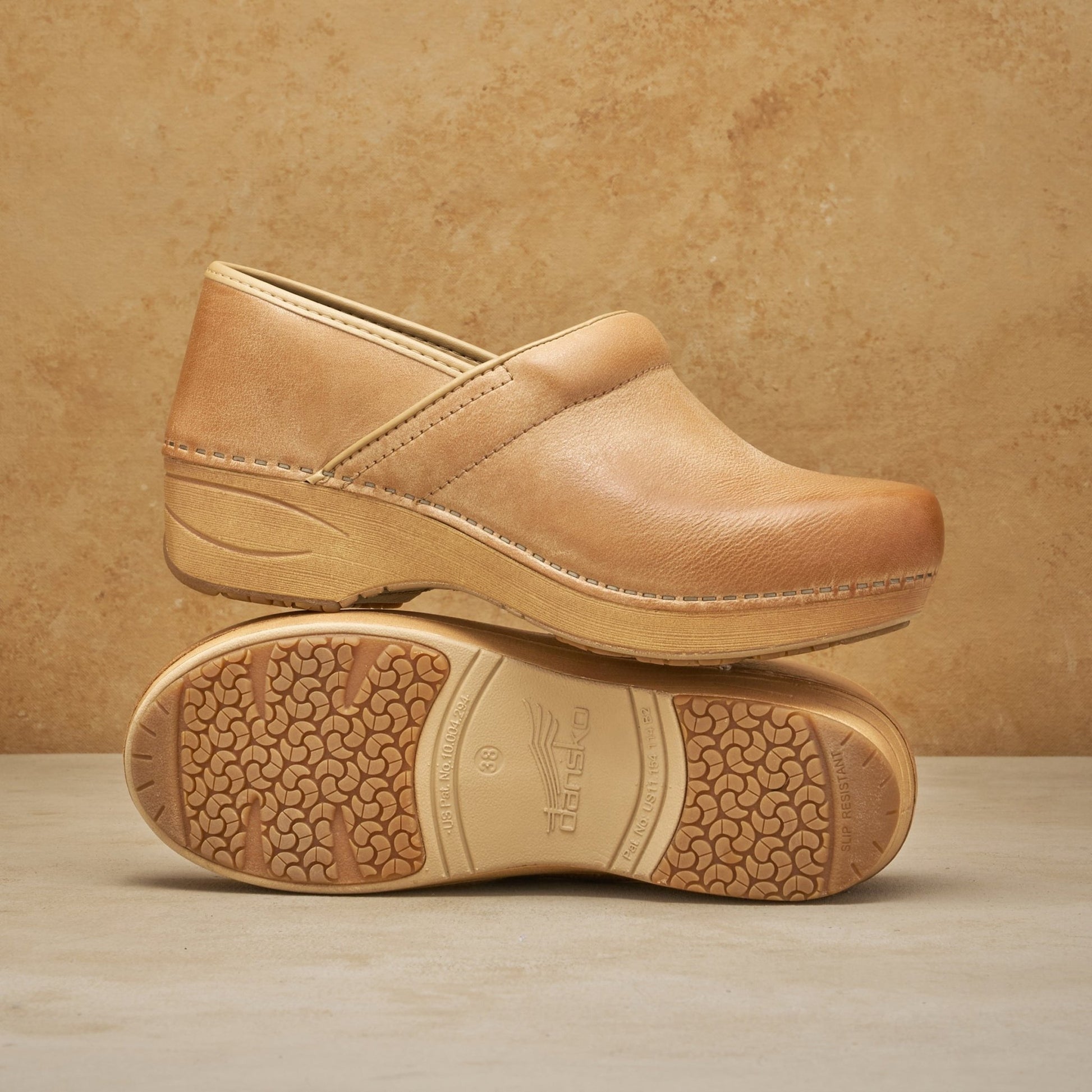 Pro XP 2.0 | Distressed Leather | Honey - clog - Dansko