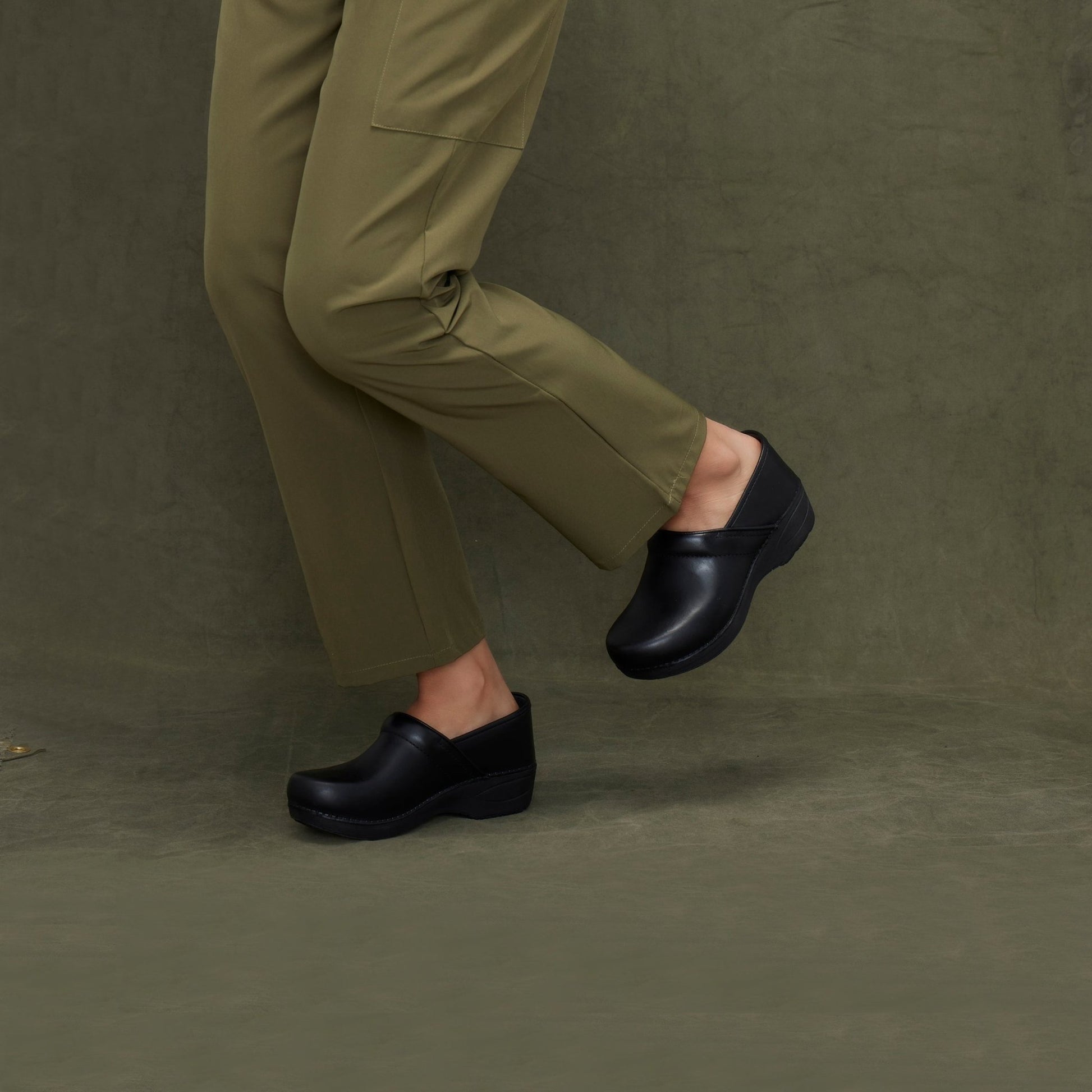 Pro XP 2.0 | Waterproof | Leather | Black - clog - Dansko