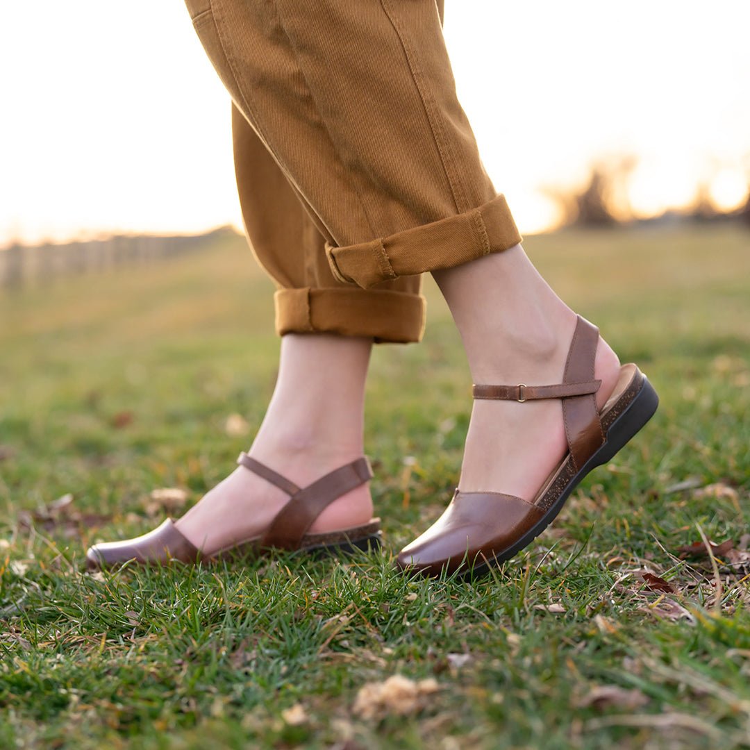 Rowan | Waxy Burnished | Tan - Sandals - Dansko