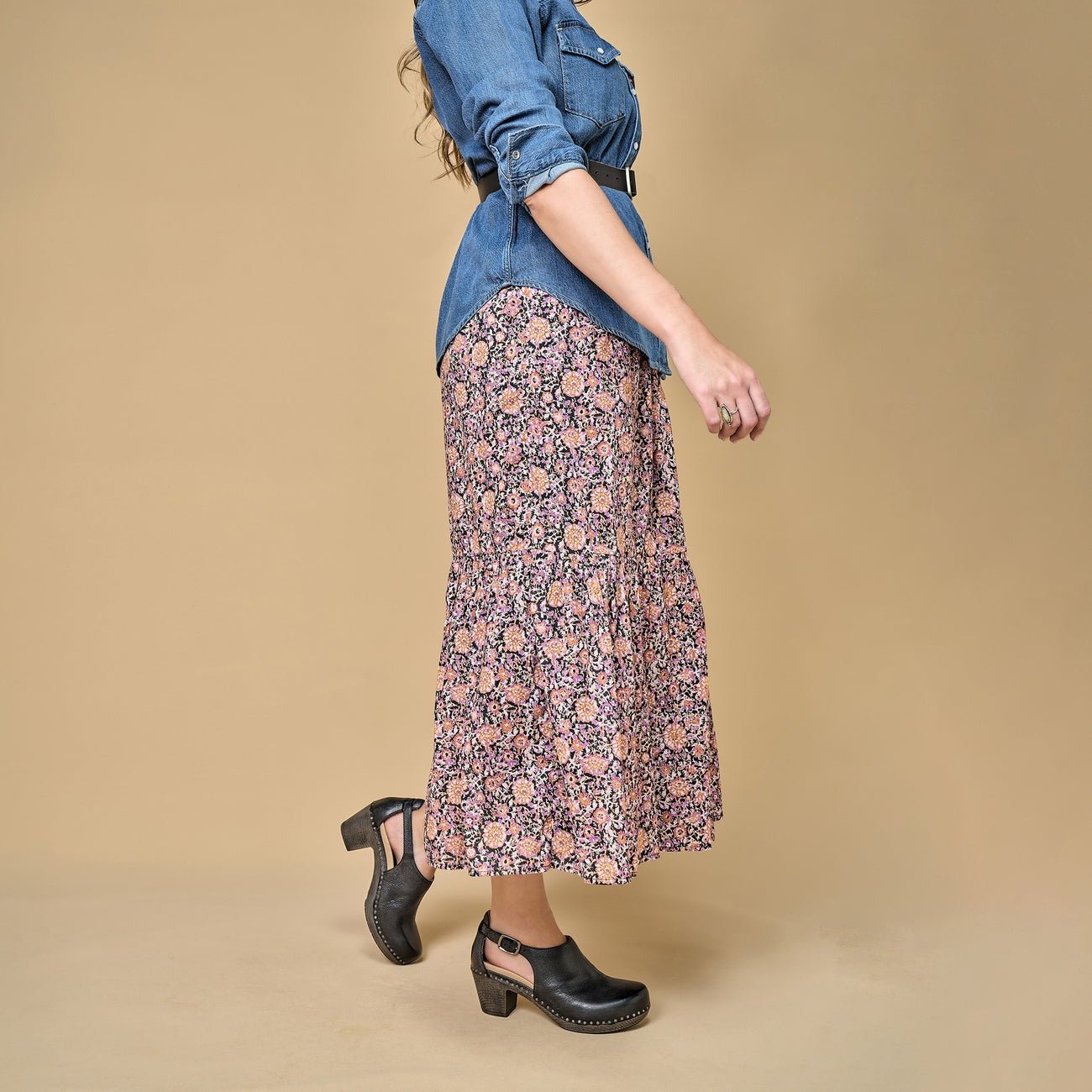 Sassy | Milled Burnished | Black - shoe - Dansko