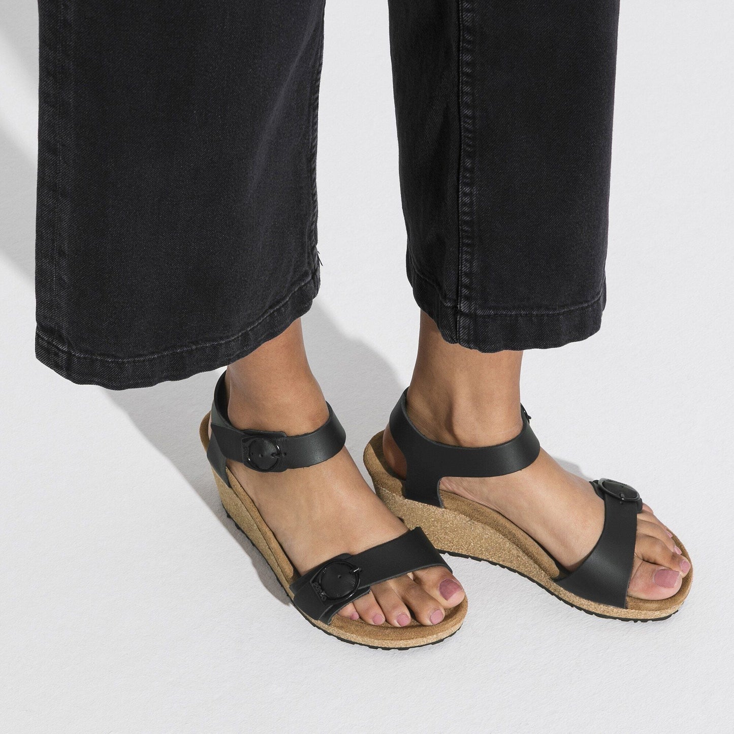 Soley Round Buckle | Leather | Black - Wedge - Birkenstock