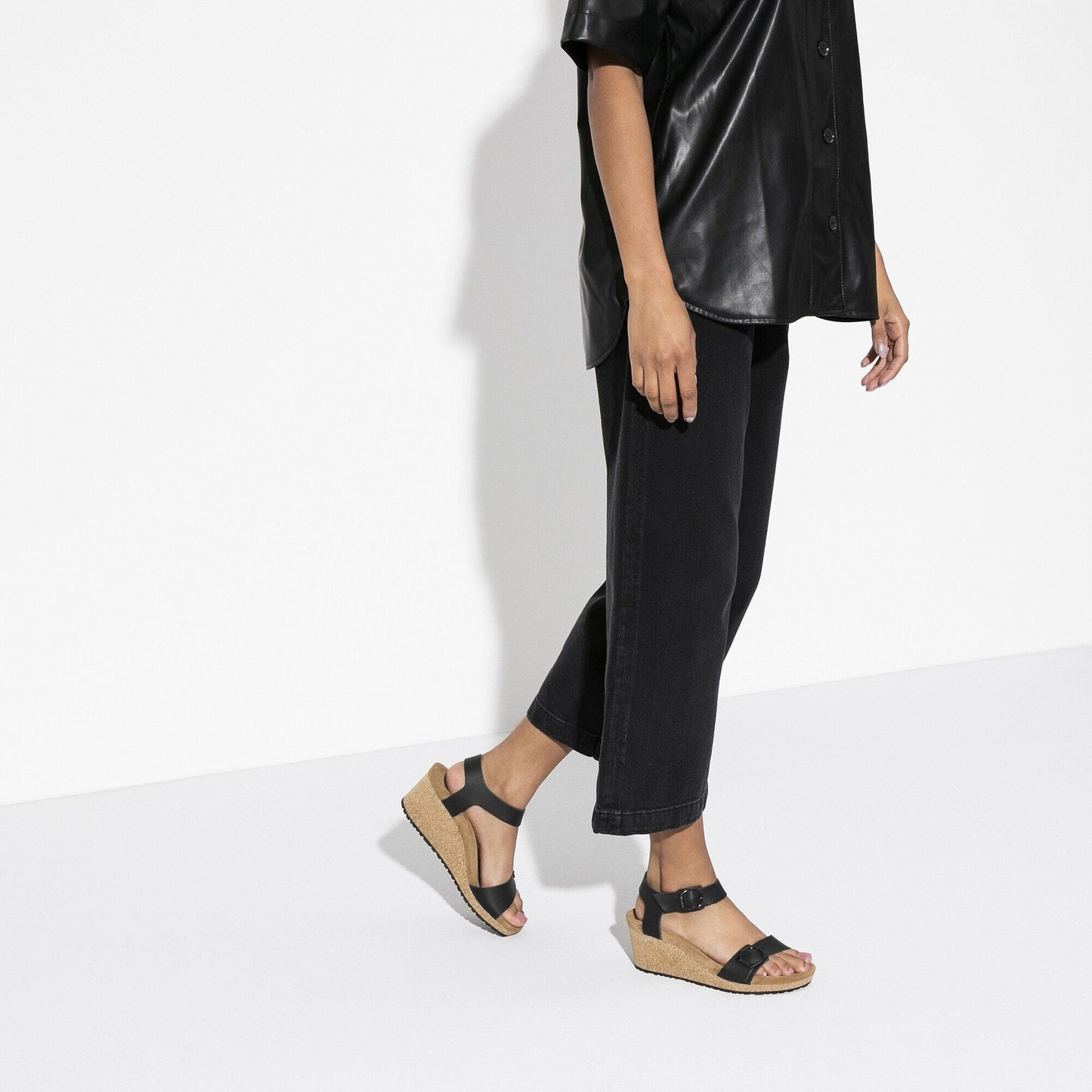 Soley Round Buckle | Leather | Black - Wedge - Birkenstock