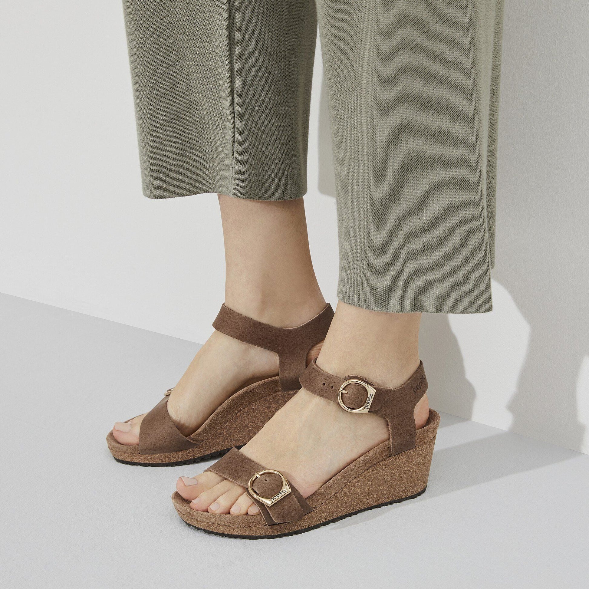 Soley Round Buckle | Leather | Cognac - sandals - Birkenstock