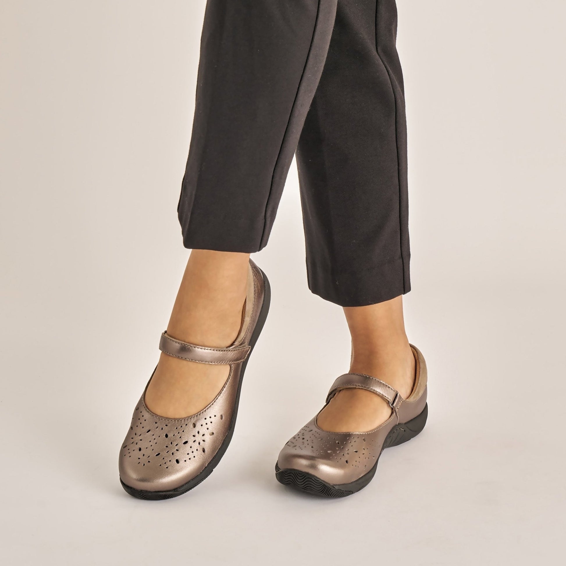 Stacy | Leather | Pewter Metallic - shoe - Dansko