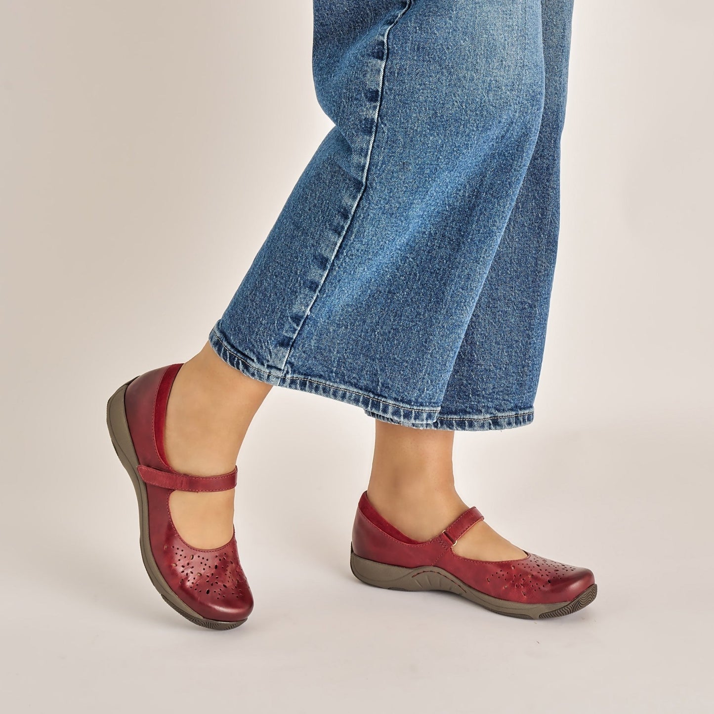 Stacy | Waxy Burnished | Red - sandals - Dansko